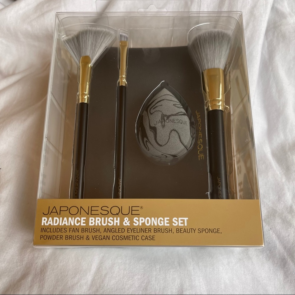 JAPONESQUE Radiance Brush and Sponge Set - Picture 3 of 5